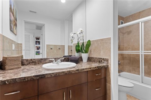 Condominio en venta en Miami Beach, Florida, 1 dormitorio, 79.99 m2 № 1865439 - foto 12
