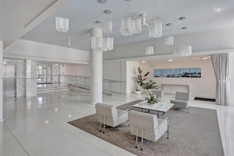 Condominio en venta en Miami Beach, Florida, 1 dormitorio, 79.99 m2 № 1865439 - foto 13