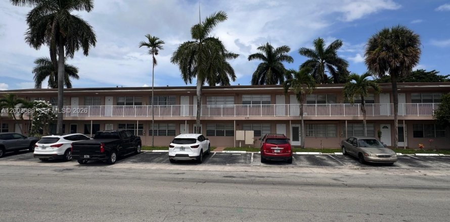 Condo in Hallandale Beach, Florida, 1 bedroom  № 2259874