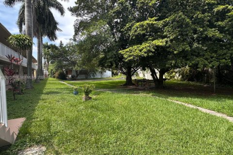 Condo in Hallandale Beach, Florida, 1 bedroom  № 2259874 - photo 14