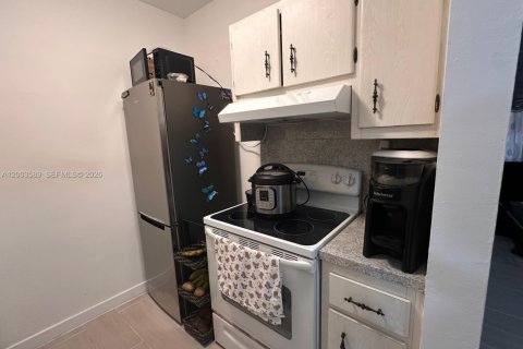 Condo in Hallandale Beach, Florida, 1 bedroom  № 2259874 - photo 7