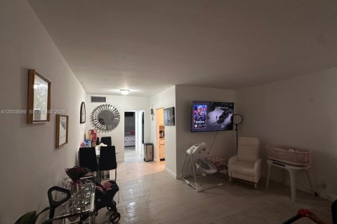 Condo in Hallandale Beach, Florida, 1 bedroom  № 2259874 - photo 5