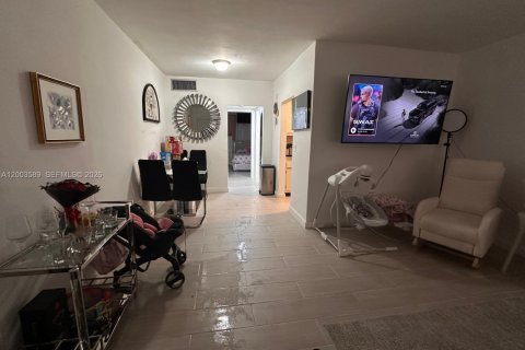 Condo in Hallandale Beach, Florida, 1 bedroom  № 2259874 - photo 4