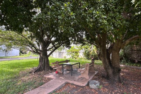 Condo in Hallandale Beach, Florida, 1 bedroom  № 2259874 - photo 15