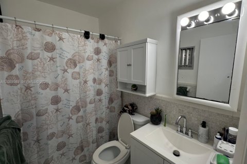 Condo in Hallandale Beach, Florida, 1 bedroom  № 2259874 - photo 10