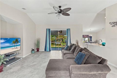 Casa en venta en Port Charlotte, Florida, 3 dormitorios, 153.29 m2 № 2360933 - foto 4