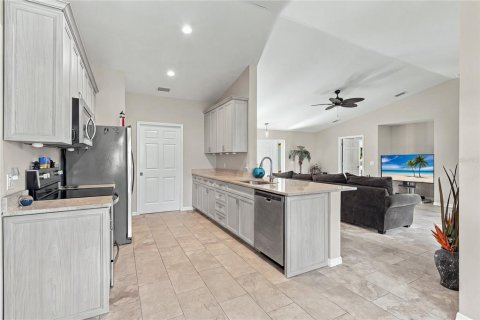 Casa en venta en Port Charlotte, Florida, 3 dormitorios, 153.29 m2 № 2360933 - foto 9
