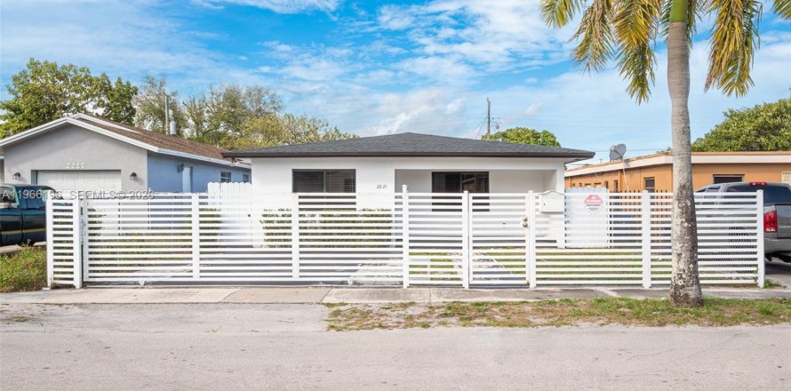 Casa en Hollywood, Florida 4 dormitorios, 158.31 m2 № 2028682