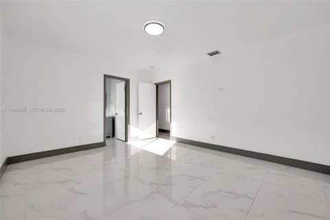 Casa en venta en Hollywood, Florida, 4 dormitorios, 158.31 m2 № 2028682 - foto 9