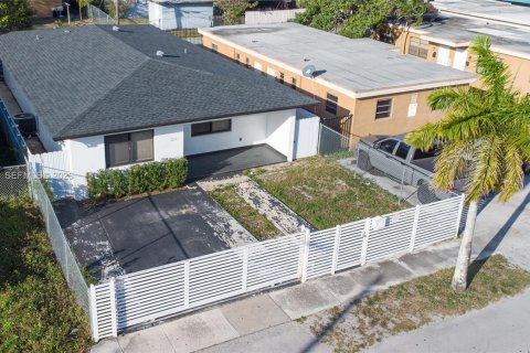 Casa en venta en Hollywood, Florida, 4 dormitorios, 158.31 m2 № 2028682 - foto 25