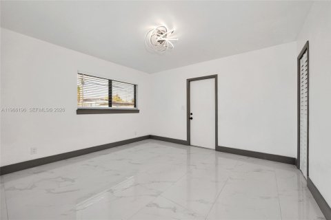 Casa en venta en Hollywood, Florida, 4 dormitorios, 158.31 m2 № 2028682 - foto 6