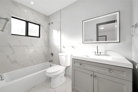 Casa en venta en Hollywood, Florida, 4 dormitorios, 158.31 m2 № 2028682 - foto 13