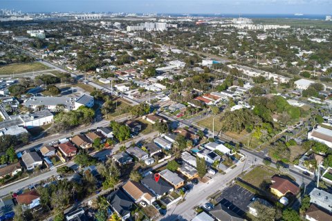 Casa en venta en Hollywood, Florida, 4 dormitorios, 158.31 m2 № 2028682 - foto 29