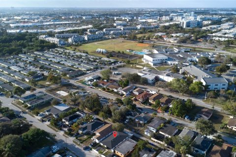 Casa en venta en Hollywood, Florida, 4 dormitorios, 158.31 m2 № 2028682 - foto 28