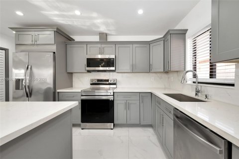 Casa en venta en Hollywood, Florida, 4 dormitorios, 158.31 m2 № 2028682 - foto 17