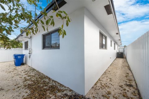 Casa en venta en Hollywood, Florida, 4 dormitorios, 158.31 m2 № 2028682 - foto 21