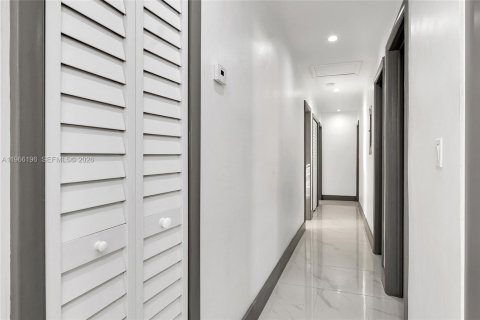 Casa en venta en Hollywood, Florida, 4 dormitorios, 158.31 m2 № 2028682 - foto 14