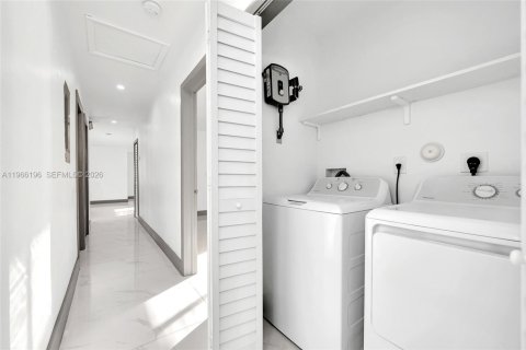 Casa en venta en Hollywood, Florida, 4 dormitorios, 158.31 m2 № 2028682 - foto 20