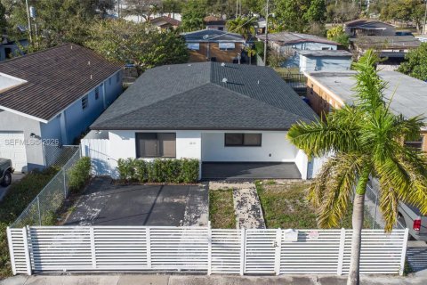 Casa en venta en Hollywood, Florida, 4 dormitorios, 158.31 m2 № 2028682 - foto 26