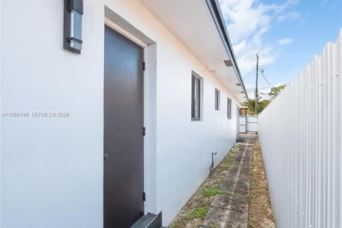 Casa en venta en Hollywood, Florida, 4 dormitorios, 158.31 m2 № 2028682 - foto 22