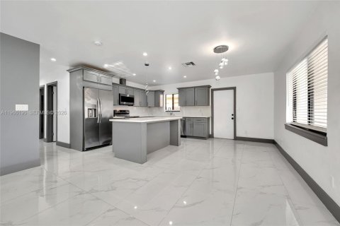 Casa en venta en Hollywood, Florida, 4 dormitorios, 158.31 m2 № 2028682 - foto 19