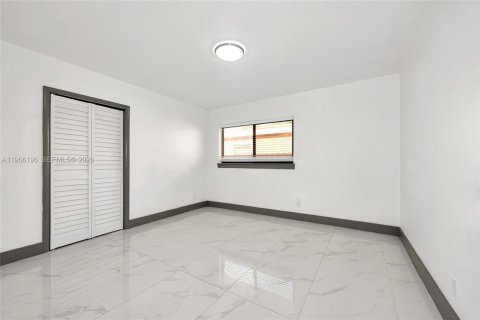 Casa en venta en Hollywood, Florida, 4 dormitorios, 158.31 m2 № 2028682 - foto 5