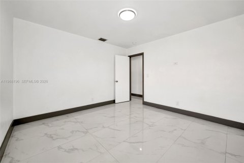 Casa en venta en Hollywood, Florida, 4 dormitorios, 158.31 m2 № 2028682 - foto 11