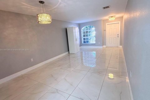 Touwnhouse à louer à Doral, Floride: 4 chambres, 176.89 m2 № 1967682 - photo 10