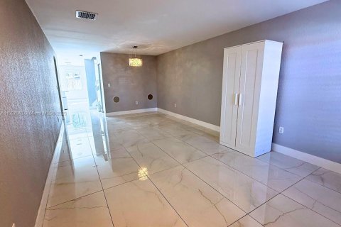 Touwnhouse à louer à Doral, Floride: 4 chambres, 176.89 m2 № 1967682 - photo 9