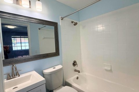 Touwnhouse à louer à Doral, Floride: 4 chambres, 176.89 m2 № 1967682 - photo 12