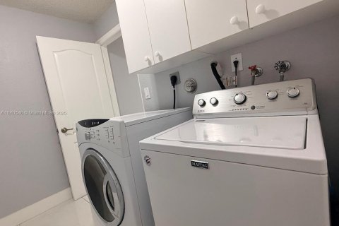 Touwnhouse à louer à Doral, Floride: 4 chambres, 176.89 m2 № 1967682 - photo 8