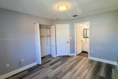 Touwnhouse à louer à Doral, Floride: 4 chambres, 176.89 m2 № 1967682 - photo 11