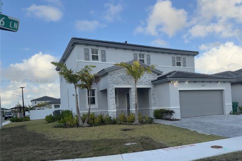 House in Miami, Florida 5 bedrooms, 279.82 sq.m. № 2042369