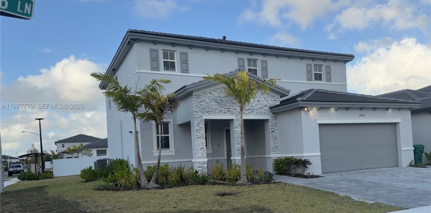 Casa en Miami, Florida 5 dormitorios, 279.82 m2 № 2042369