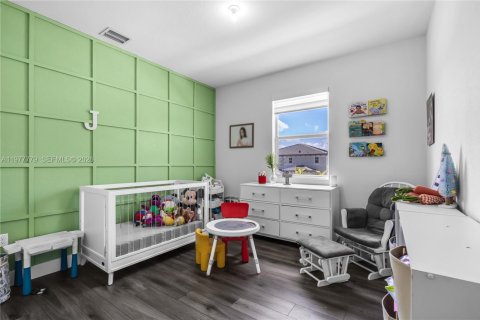 Casa en venta en Miami, Florida, 5 dormitorios, 279.82 m2 № 2042369 - foto 28