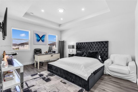 Casa en venta en Miami, Florida, 5 dormitorios, 279.82 m2 № 2042369 - foto 16