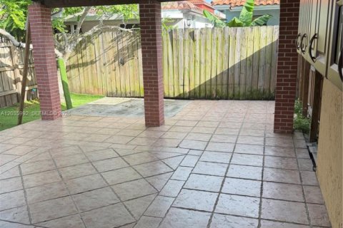 Adosado en venta en Sweetwater, Florida, 3 dormitorios, 108.97 m2 № 2169990 - foto 7