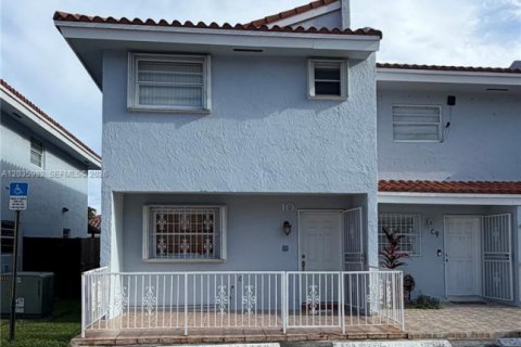 Adosado en Sweetwater, Florida 3 dormitorios, 108.97 m2 № 2169990