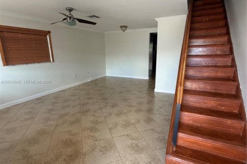 Adosado en venta en Sweetwater, Florida, 3 dormitorios, 108.97 m2 № 2169990 - foto 2