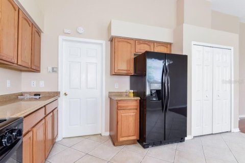 Casa en alquiler en Brandon, Florida, 4 dormitorios, 178.47 m2 № 1905129 - foto 9