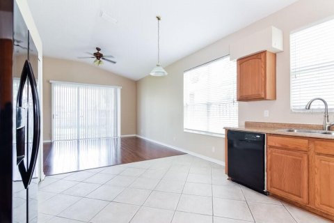 Casa en alquiler en Brandon, Florida, 4 dormitorios, 178.47 m2 № 1905129 - foto 7