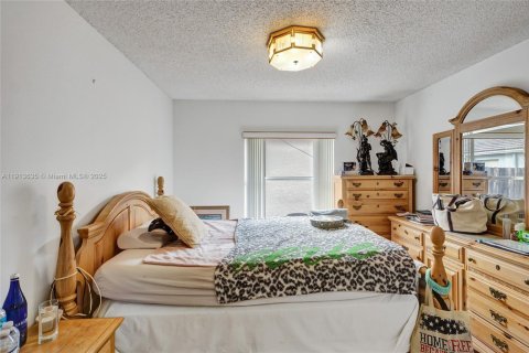 House in Miami, Florida 4 bedrooms, 170.01 sq.m. № 1971739 - photo 30