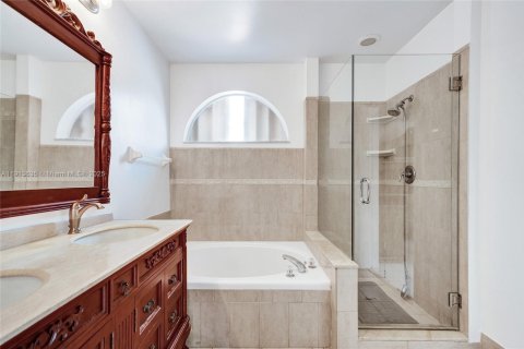 House in Miami, Florida 4 bedrooms, 170.01 sq.m. № 1971739 - photo 17