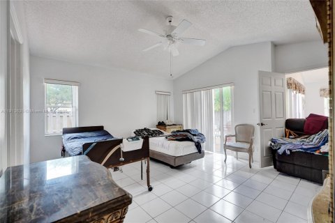 House in Miami, Florida 4 bedrooms, 170.01 sq.m. № 1971739 - photo 20