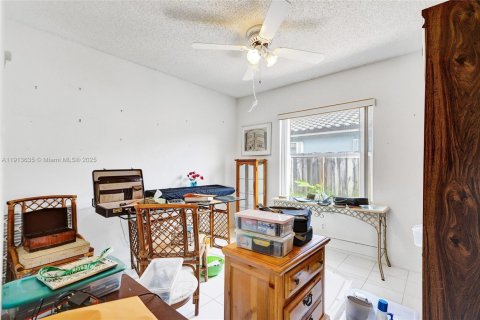 House in Miami, Florida 4 bedrooms, 170.01 sq.m. № 1971739 - photo 27