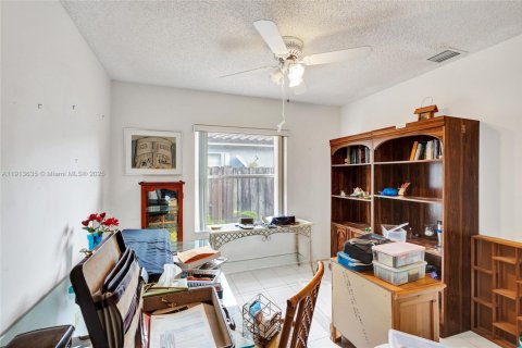 House in Miami, Florida 4 bedrooms, 170.01 sq.m. № 1971739 - photo 25