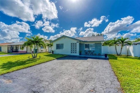 Casa en venta en Tamarac, Florida, 3 dormitorios, 111.85 m2 № 2072575 - foto 25