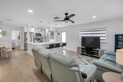 Casa en venta en Tamarac, Florida, 3 dormitorios, 111.85 m2 № 2072575 - foto 4