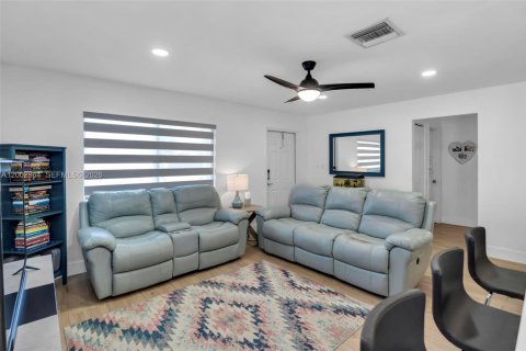Casa en venta en Tamarac, Florida, 3 dormitorios, 111.85 m2 № 2072575 - foto 5
