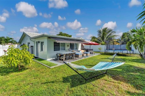 Casa en venta en Tamarac, Florida, 3 dormitorios, 111.85 m2 № 2072575 - foto 2